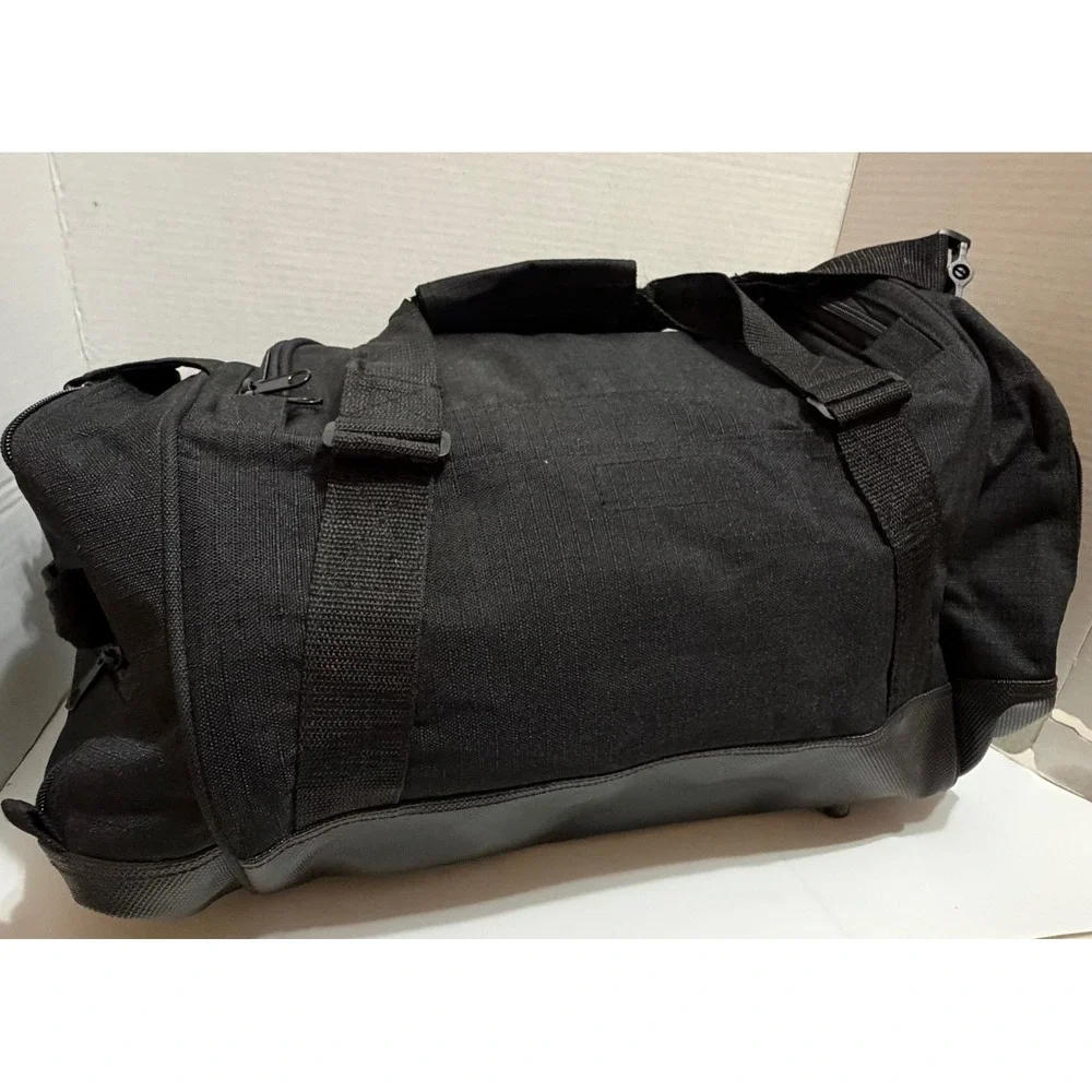 VTG Gatorade Black Duffel Bag Embroidered Logo Gym Sports Travel Carry On Bag